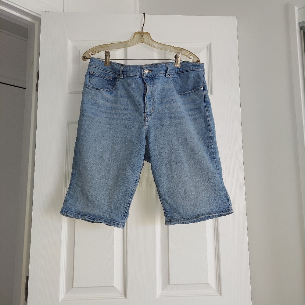Levi's Bermuda shorts size 16(33)